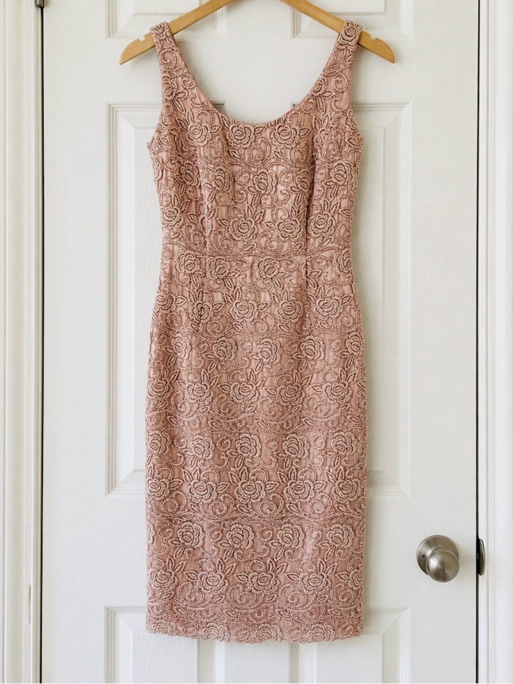 Carmen Marc Valvo Vintage 1990s Dusty Rose Beaded Lace Cocktail Dress Size 4